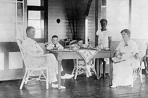 Roberts family, Kavieng, New Ireland 1916